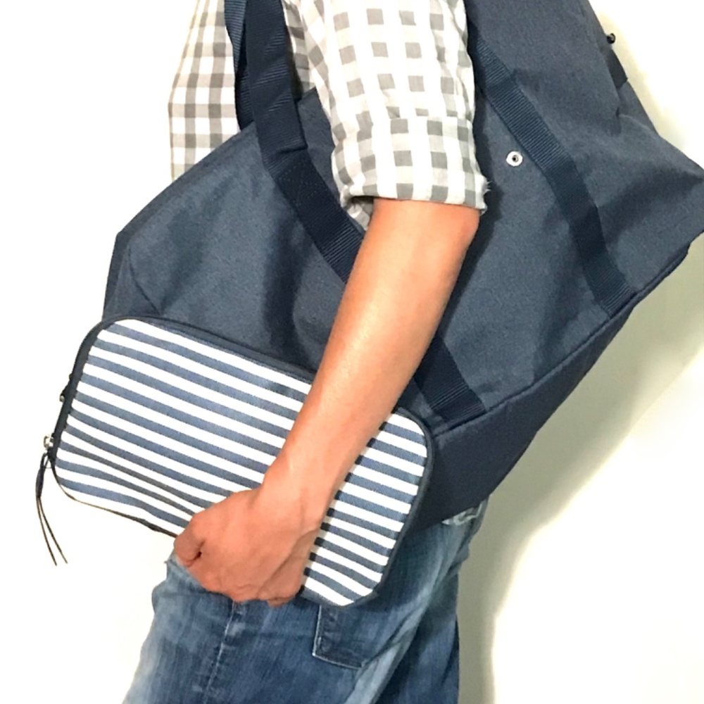 DSW blue weekender duffle bag/ gym bag